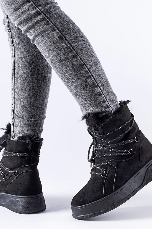 Čierne topánky do snehu na platforme...