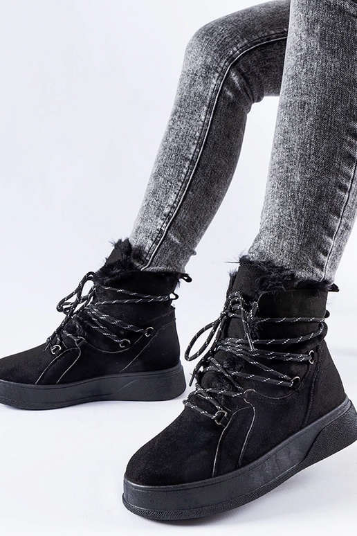 Čierne topánky do snehu na platforme...