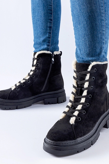 Čierne izolované topánky z...