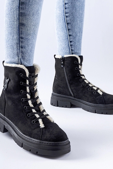 Čierne izolované topánky z...