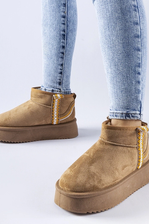 Tmavo-bežové snehule na platforme Scavi