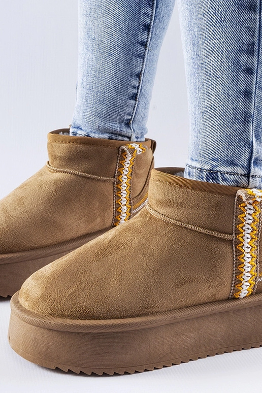 Tmavo-bežové snehule na platforme Scavi