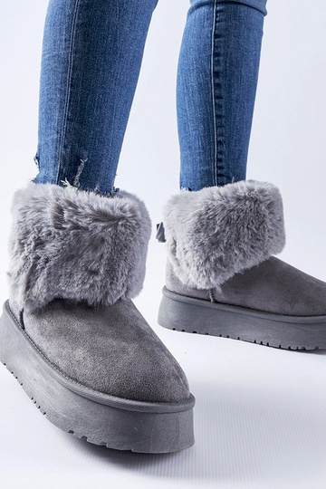 Šedé snehule zdobené...