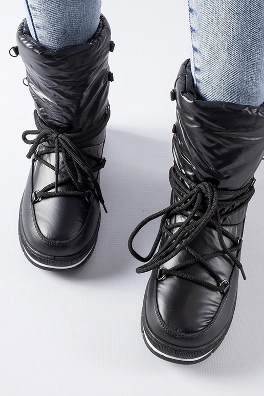 Čierne topánky do snehu na platforme...