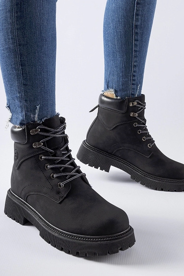 Čierna zateplená klasická...