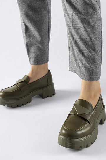 Zelené mokasíny s masívnou...