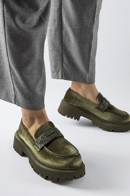 Zelené mokasíny zdobené zirkónmi...