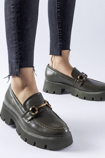 Zelené mokasíny s prackou...