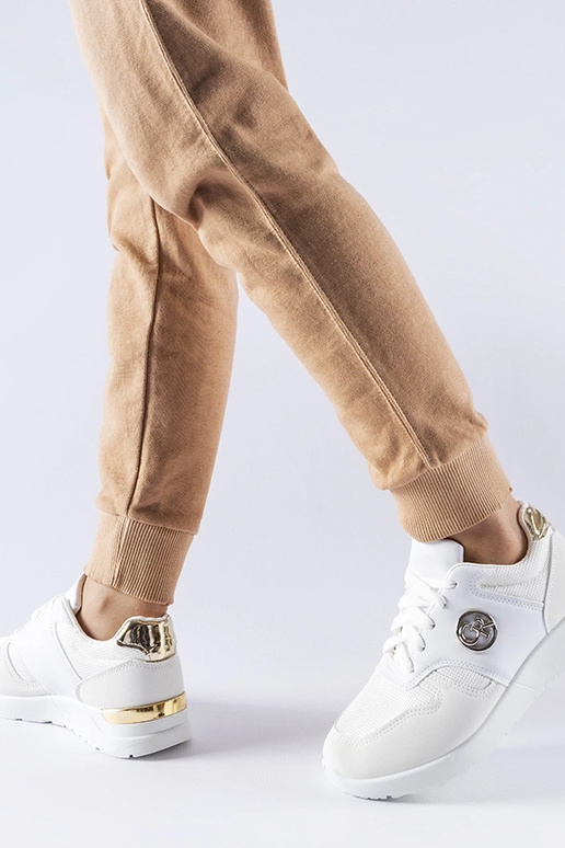 Almenno biele športové tenisky