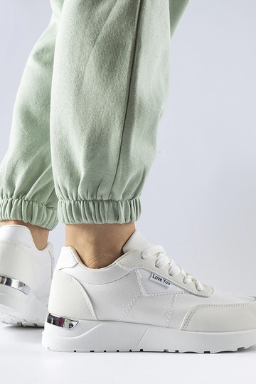 Biele látkové tenisky...