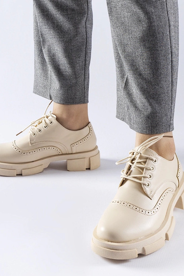 Bežové šnurované poltopánky...