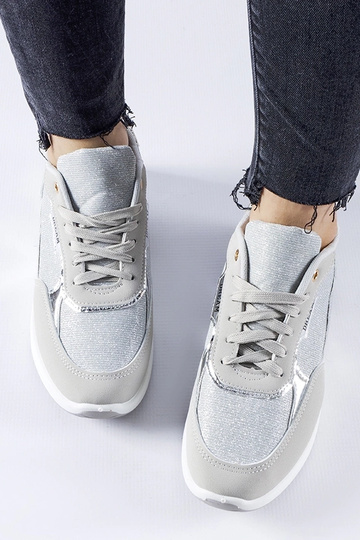 Sivé trblietavé tenisky... 2