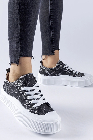 Čierne tenisky zdobené...