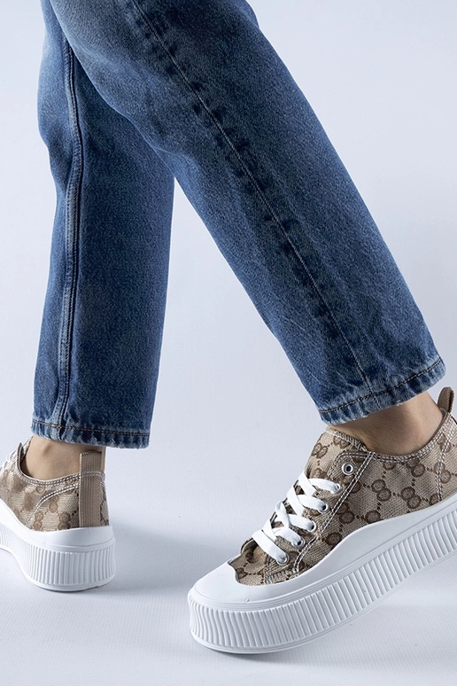 Hnedé tenisky zdobené monogramom Cavi