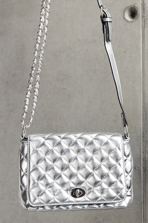 Strieborná prešívaná messenger taška...