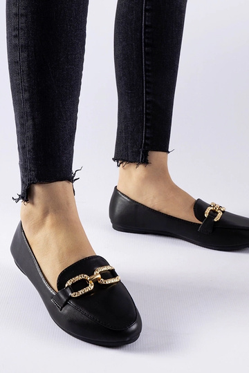 Čierne mokasíny s prackou...