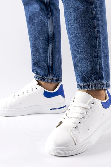 Biele a tmavomodré tenisky... 2