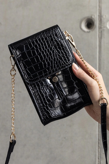 Čierna taška zdobená razbou...