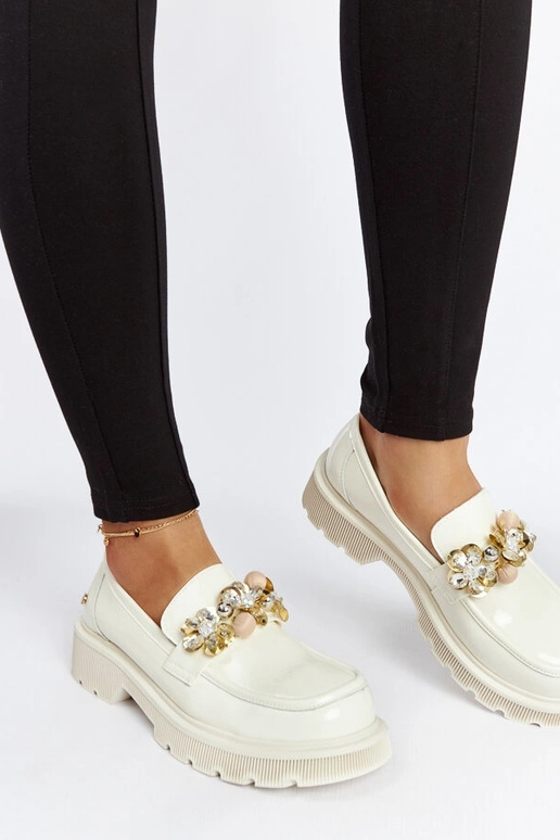 Bežové lakované kožené mokasíny GOE... Bežové lakované kožené mokasíny GOE...