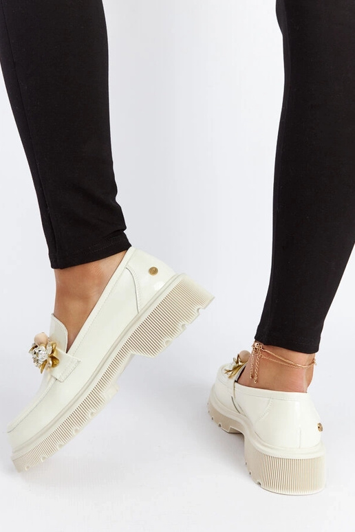 Bežové lakované kožené mokasíny GOE... Bežové lakované kožené mokasíny GOE...