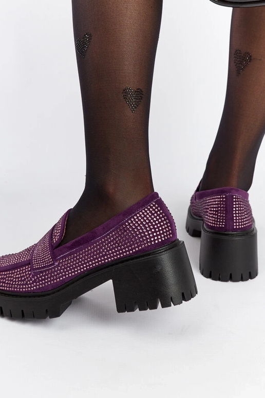 Fialové mokasíny s masívnym opätkom...