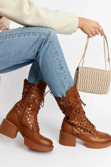 Hnedé prelamované čižmy na...