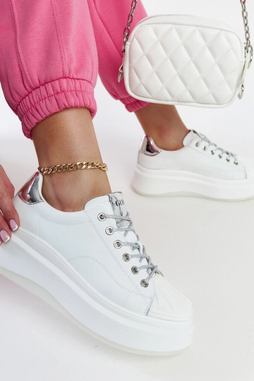 Biele tenisky na platforme...