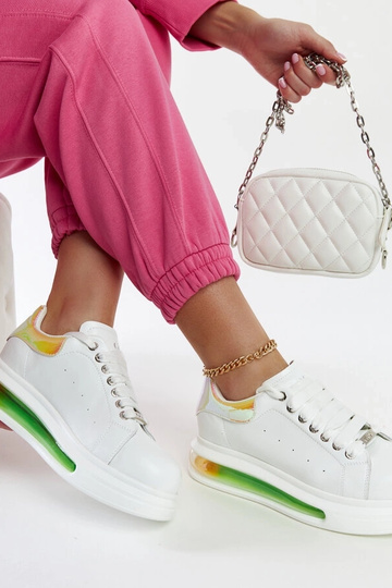 Biele tenisky na platforme... 2