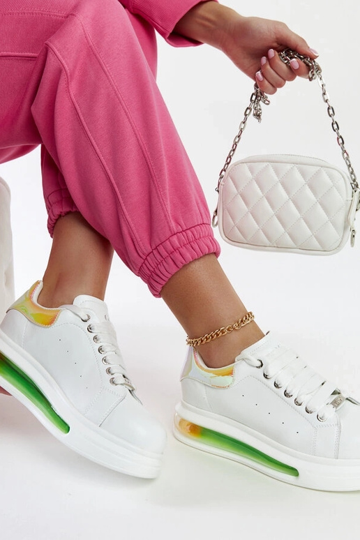 Biele tenisky na platforme GOE NN2N4029