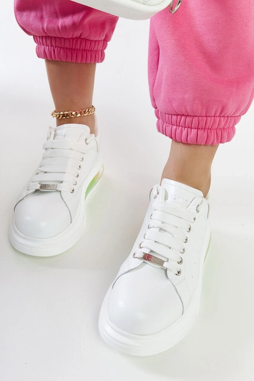 Biele tenisky na platforme GOE NN2N4029