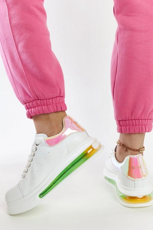 Biele tenisky na platforme GOE NN2N4029