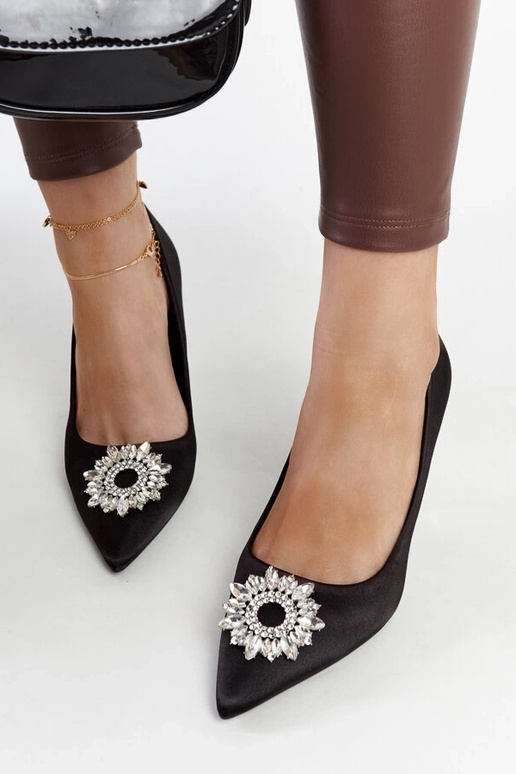 Čierne ihličky so saténovým povrchom... Čierne ihličky so saténovým povrchom...