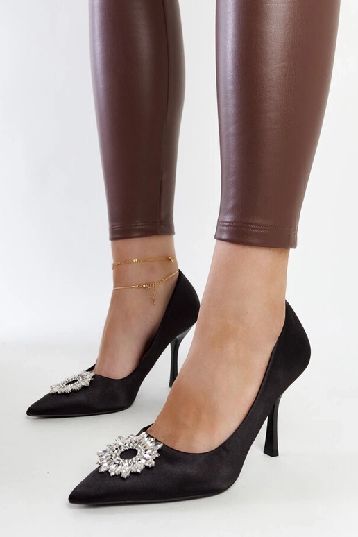 Čierne ihličky so saténovým povrchom... Čierne ihličky so saténovým povrchom...