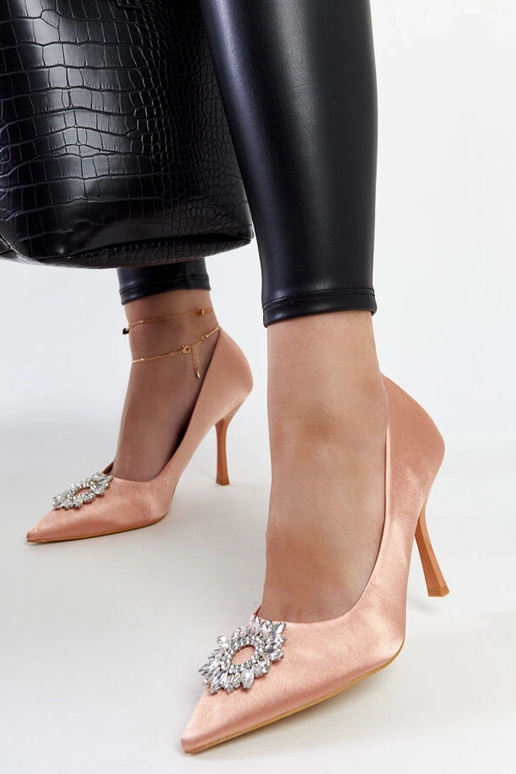 Béžové saténové ihličky so zirkónmi... Béžové saténové ihličky so zirkónmi...