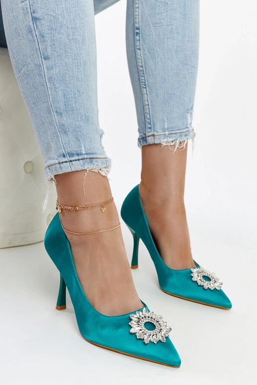 Zelené ihličky so saténovým povrchom... Zelené ihličky so saténovým povrchom...