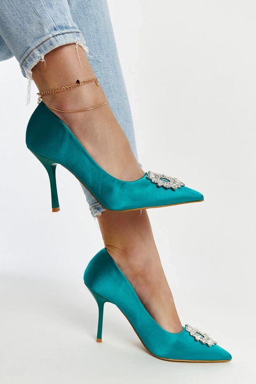 Zelené ihličky so saténovým povrchom... Zelené ihličky so saténovým povrchom...