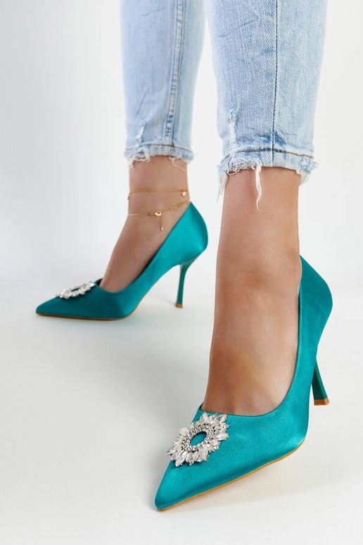 Zelené ihličky so saténovým povrchom... Zelené ihličky so saténovým povrchom...