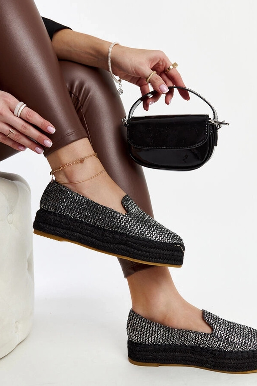 Čierne espadrilky zdobené striebornou...