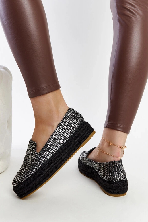 Čierne espadrilky zdobené striebornou...