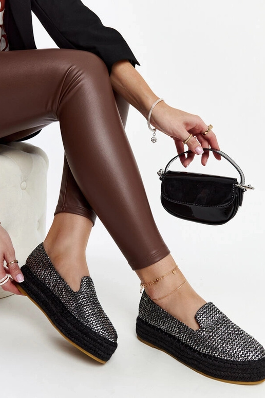 Čierne espadrilky zdobené striebornou...