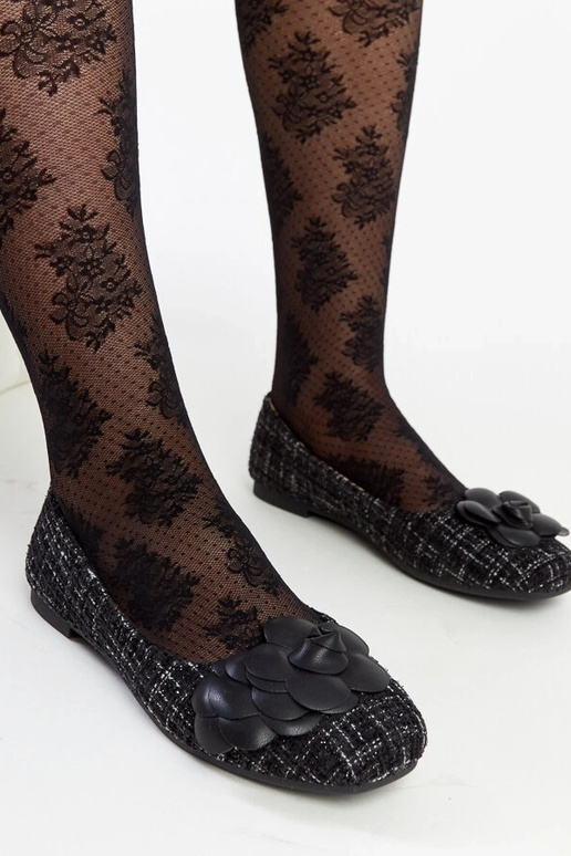 Čierne balerínky s ozdobným kvetom...