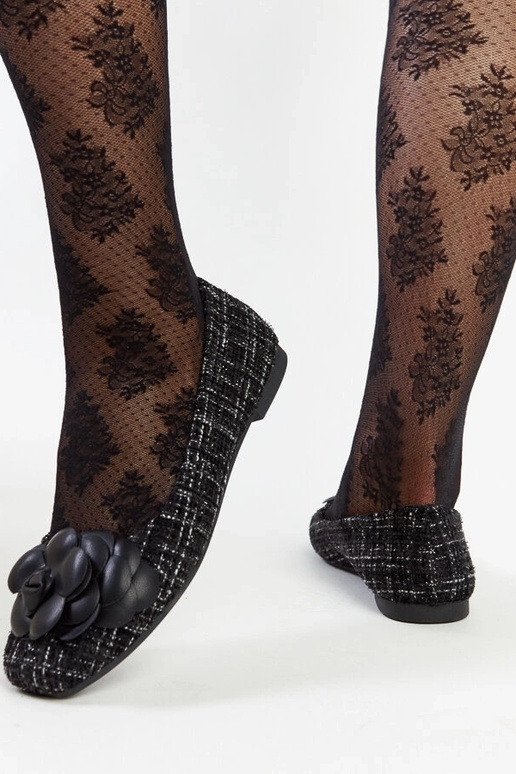 Čierne balerínky s ozdobným kvetom...