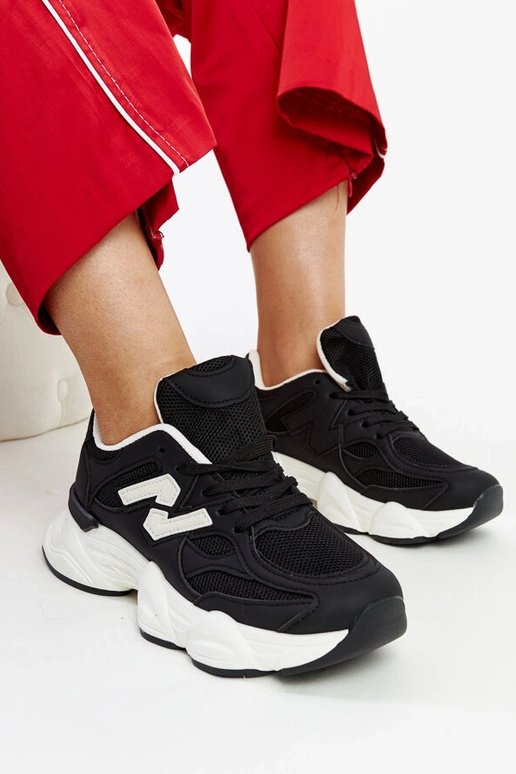 Čierne tenisky s masívnou Gergely...