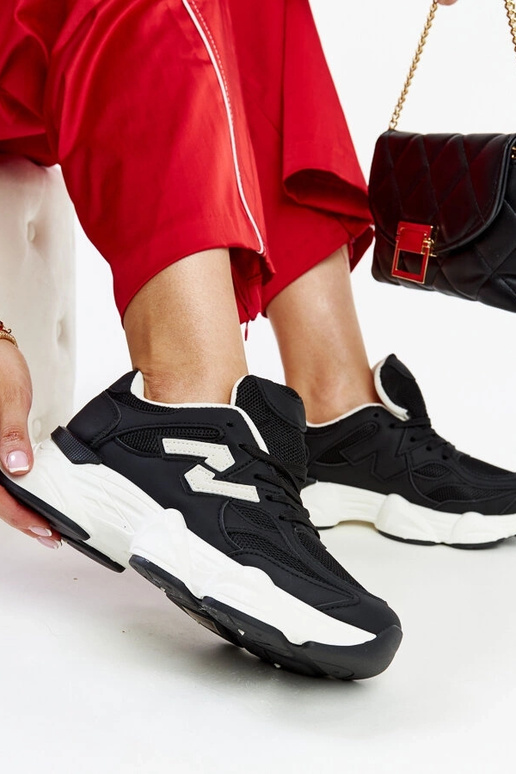 Čierne tenisky s masívnou Gergely...