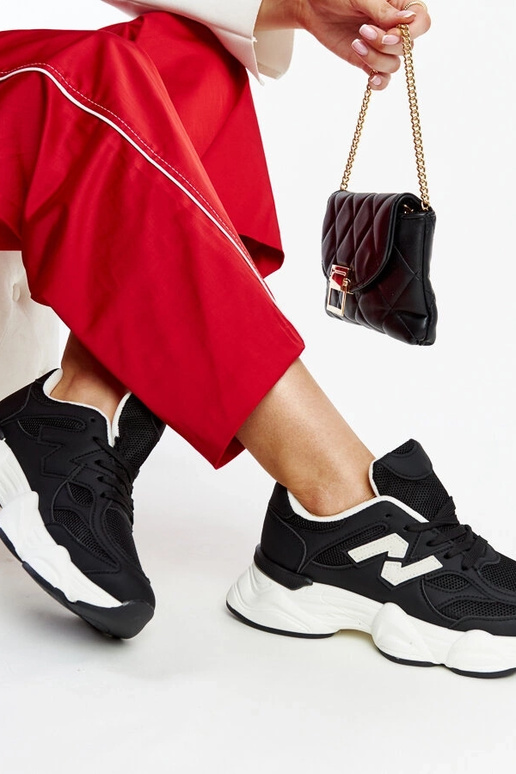 Čierne tenisky s masívnou Gergely...