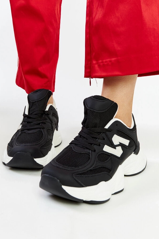 Čierne tenisky s masívnou Gergely...