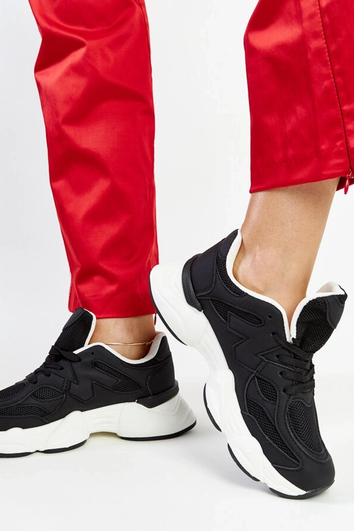 Čierne tenisky s masívnou Gergely...