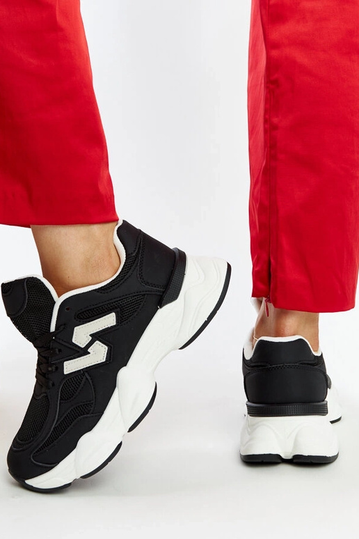 Čierne tenisky s masívnou Gergely...