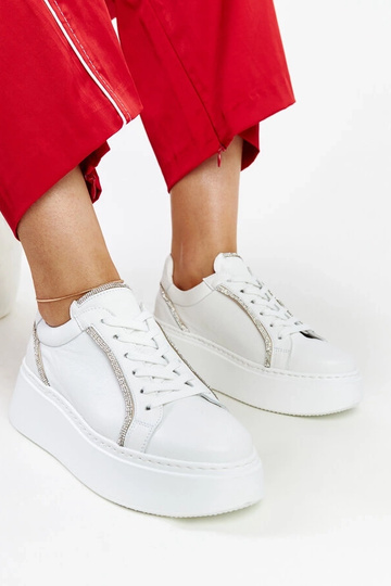 Biele kožené sneakersy s cyrkóniami Karino