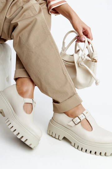 Béžové kožené poltopánky... 2